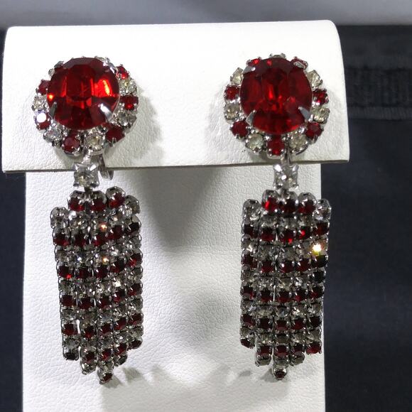 Red & Clear Long Rhinestone Earrings, Dangle , 1960s Vintage Jewelry - Picture 3 of 10